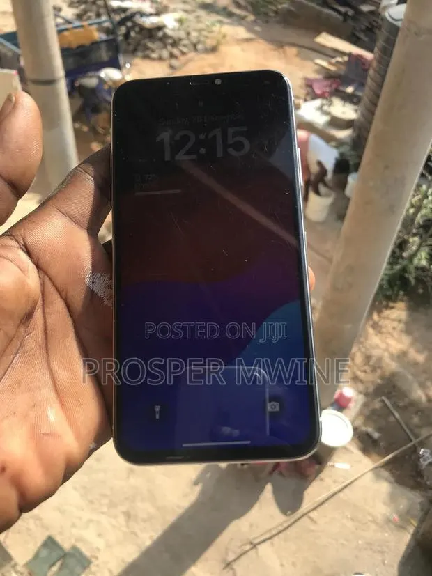 Apple iPhone 11 Pro Max 64 GB White · Photo 1