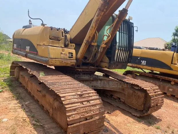 Ghana Used Caterpillar 330cl Crawler Excavator · Photo 1