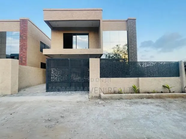 4bdrm House in Ashaley Botwe for sale · Photo 1