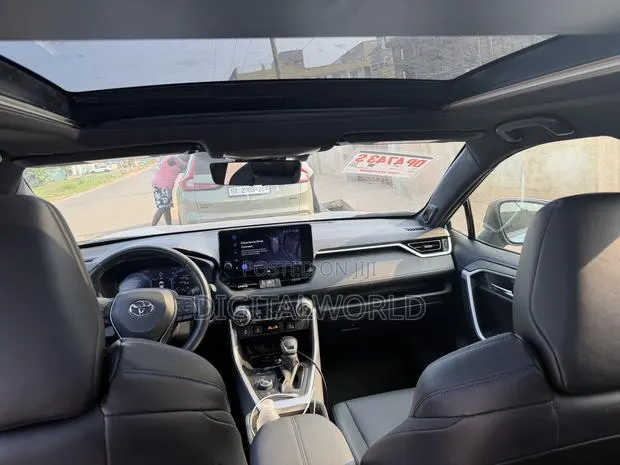 Toyota RAV4 XLE Premium FWD 2023 Blue · Photo 1