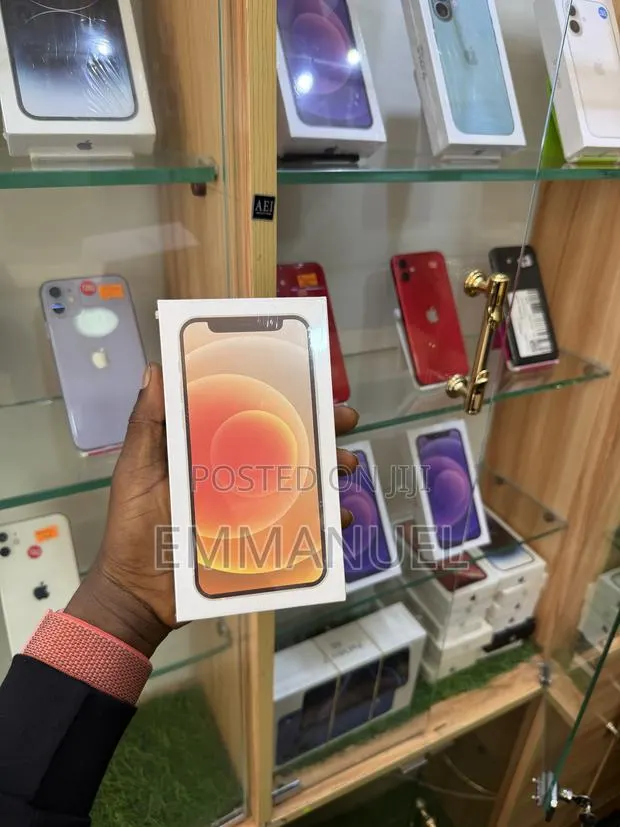 New Apple iPhone 12 128 GB White · Photo 1