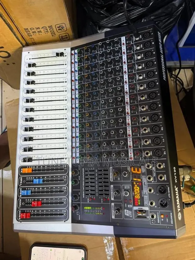 Yamaha Kv120 Professional Powered Audio Mixer, · Photo 1