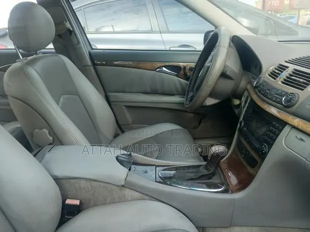 Mercedes-Benz E270 2009 Black · Photo 1