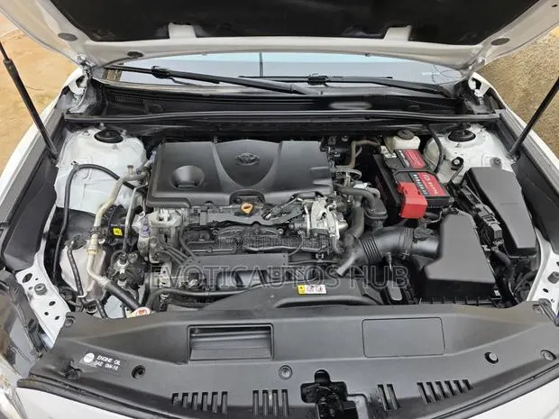 Toyota Camry SE FWD 2020 White · Photo 1