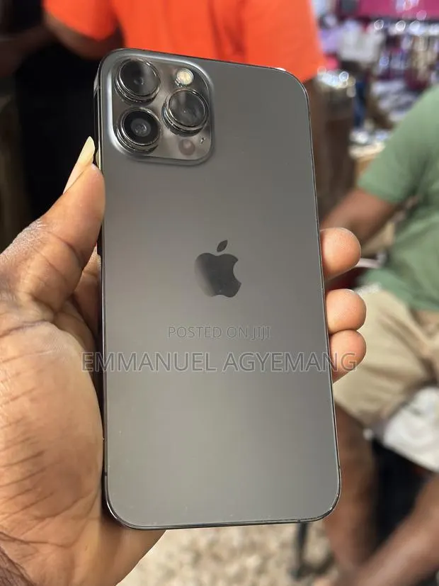 Apple iPhone 13 Pro Max 128 GB Silver · Photo 1