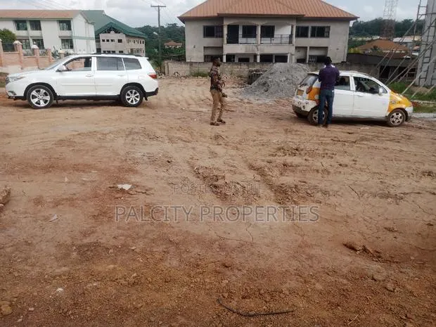 Full Plot of Land for Sale in Santasi · Photo 1