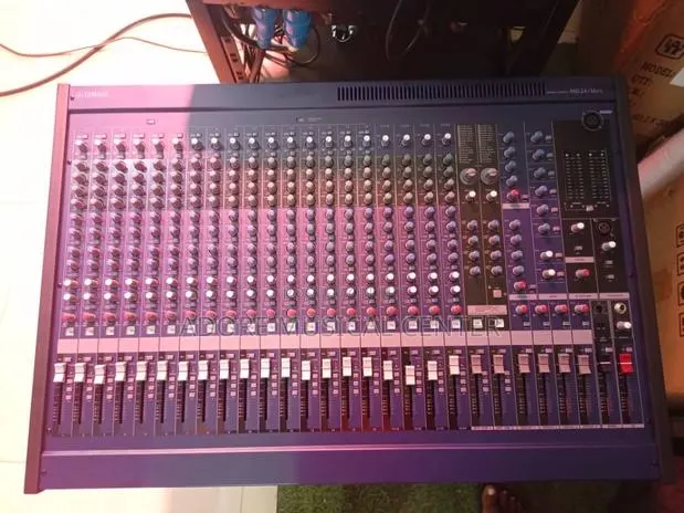 Mg24/14fx Yamaha Analog Raw Mixer · Photo 1