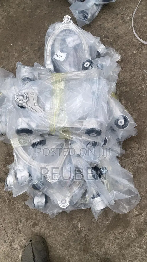 Mercedes Benz C300 Lower Arms Set · Photo 1