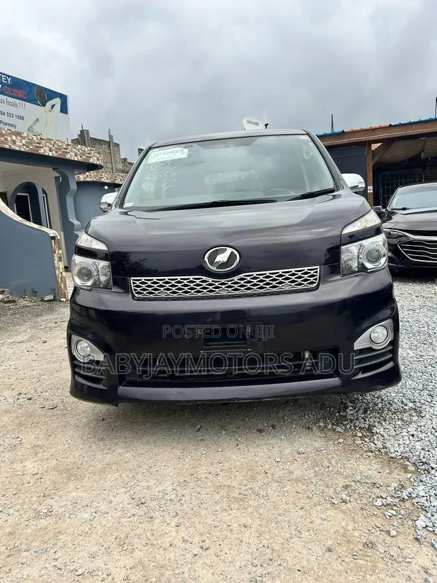 Toyota Voxy V 2WD 8-Seater 2012 Black · Photo 1