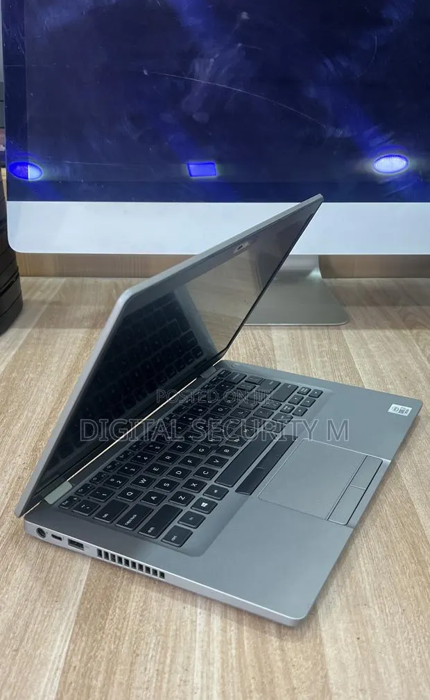 Laptop Dell Latitude 5410 16GB Intel Core i7 SSD 256GB · Photo 1