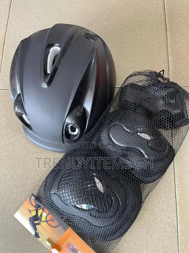 Kids Protective Helmet And Gears · Photo 1