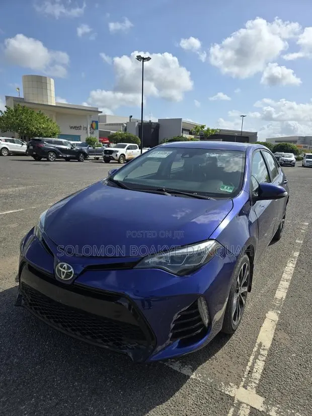 Toyota Corolla SE (1.8L 4cyl 2A) 2018 Blue