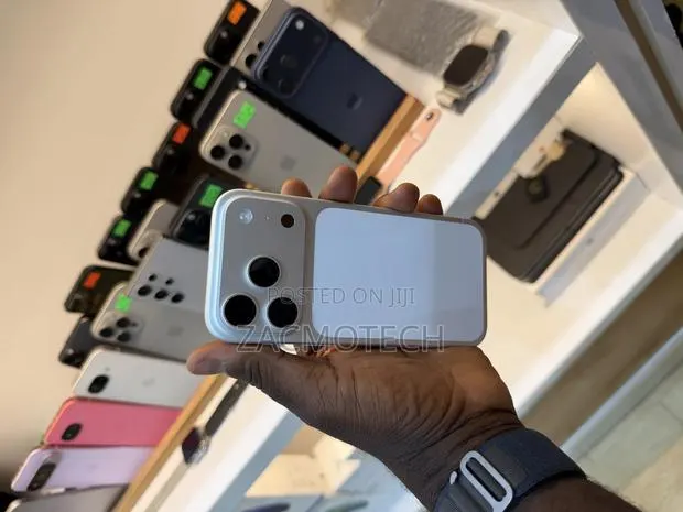 Apple iPhone 17 Pro 512 GB Silver · Photo 1