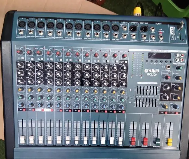 Yamaha Mk 12 Channels Powered Mixer · Photo 1