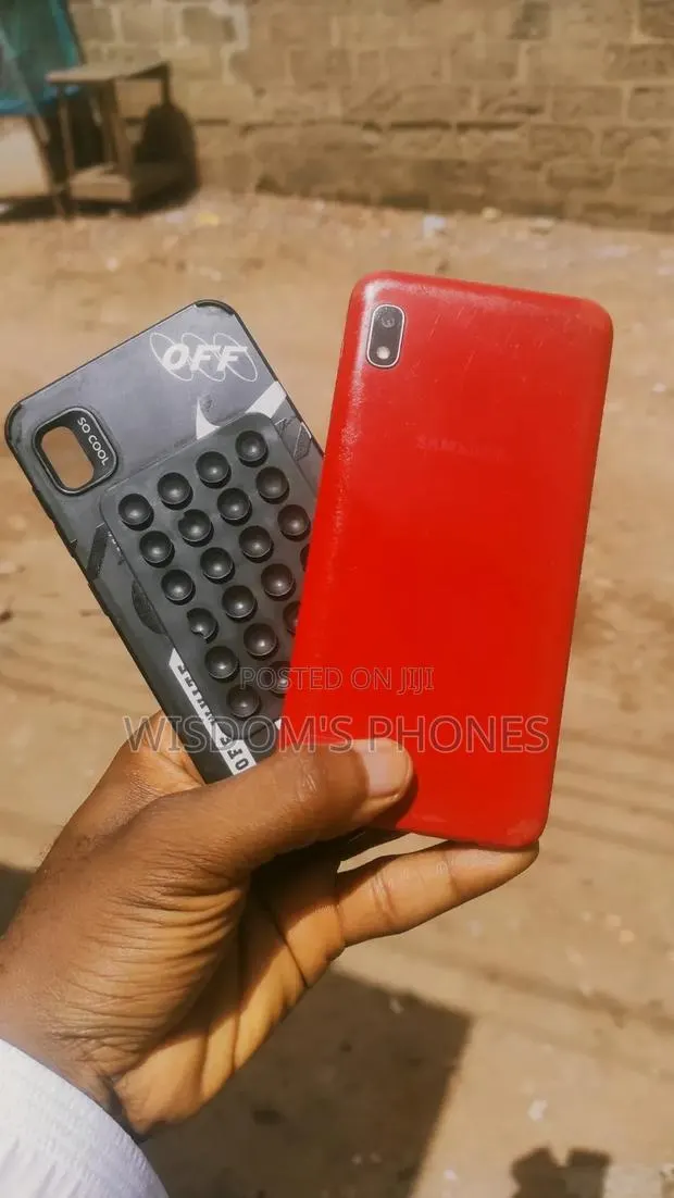 Samsung Galaxy A10 32 GB Red · Photo 1