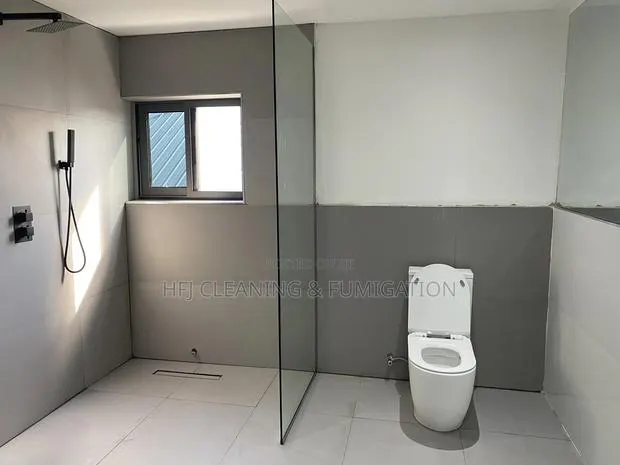 Professional Cleaning Services Provider · Photo 1