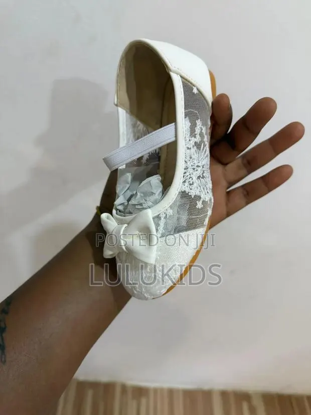 Girls Shoe · Photo 1