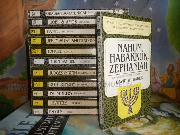 Tyndale New Testament Selected Commentary 12 · Photo 1