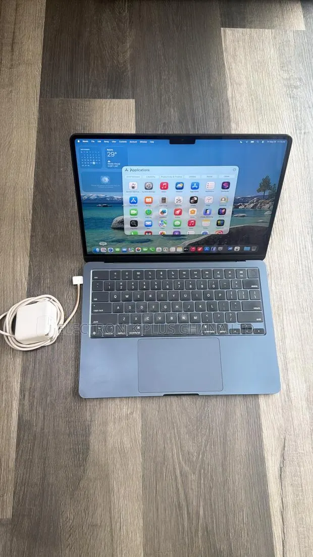 Laptop Apple MacBook Air 2022 M2 8GB Apple M2 SSD 256GB · Photo 1