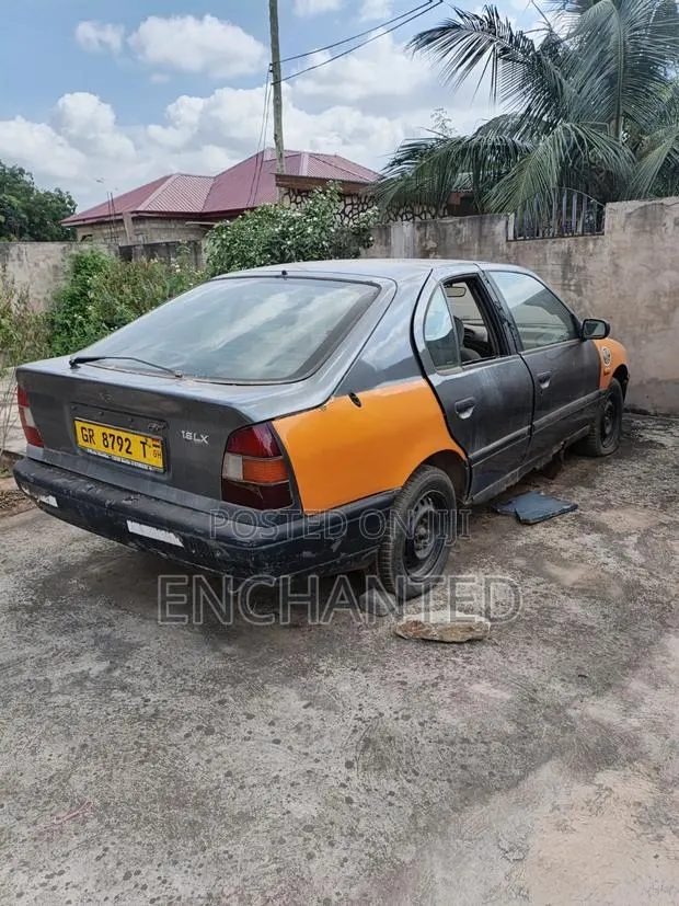 Nissan Primera 2004 Gray · Photo 2