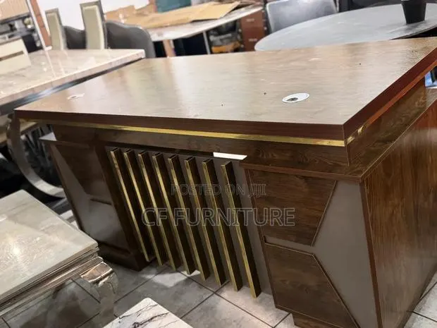 Executive Office Desk · Photo 1