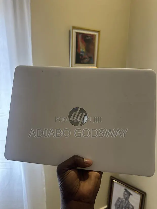 Laptop HP 14-dq1025cl 4GB Intel Core i7 SSD 256GB · Photo 1