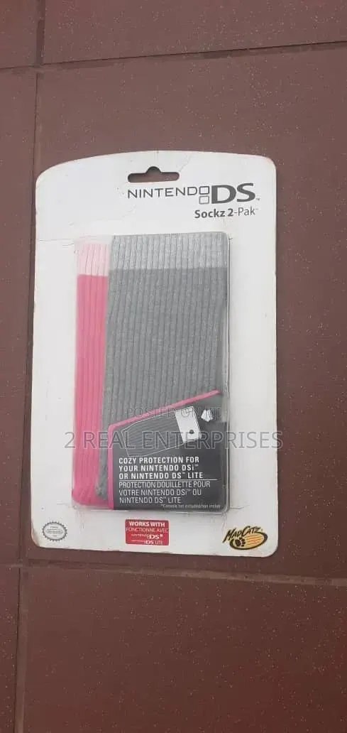 Mad Catz Nintendo 3DS / DS / DS Lite Sockz Protective Sleeves 2-Pack · Photo 1