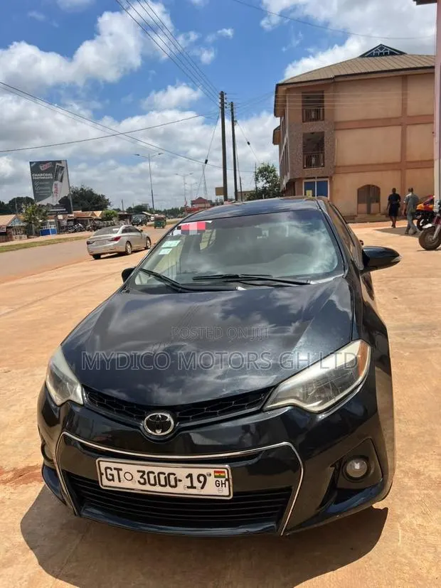 Toyota Corolla S 4dr Sedan (1.8L 4cyl CVT) 2015 Black · Photo 1