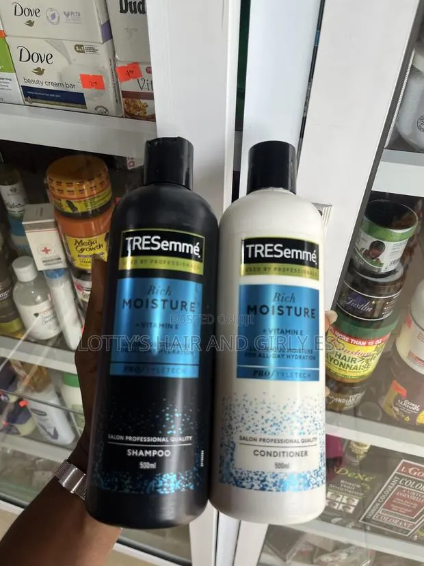 Tresemme Rich Moisture Shampoo + Conditioner · Photo 1