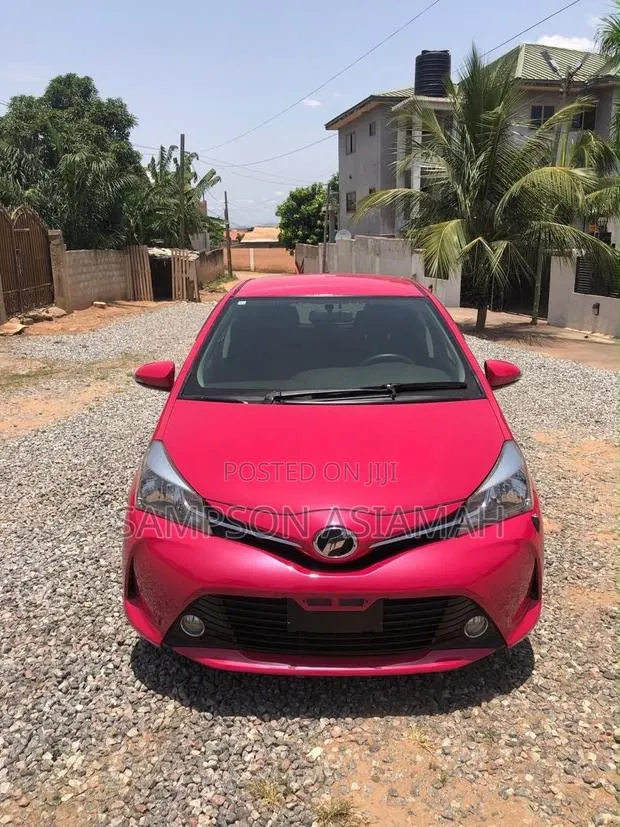 Toyota Vitz 1.3 AWD 3dr 2015 Red · Photo 1