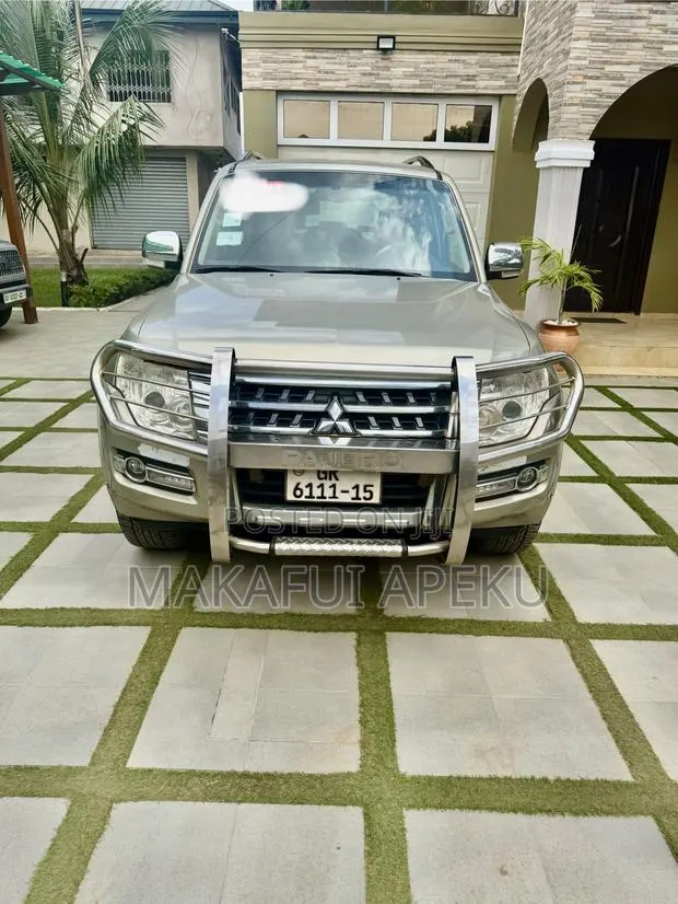 Mitsubishi Pajero V80 3.5 V6 GL/GLS 2015 Gray · Photo 1