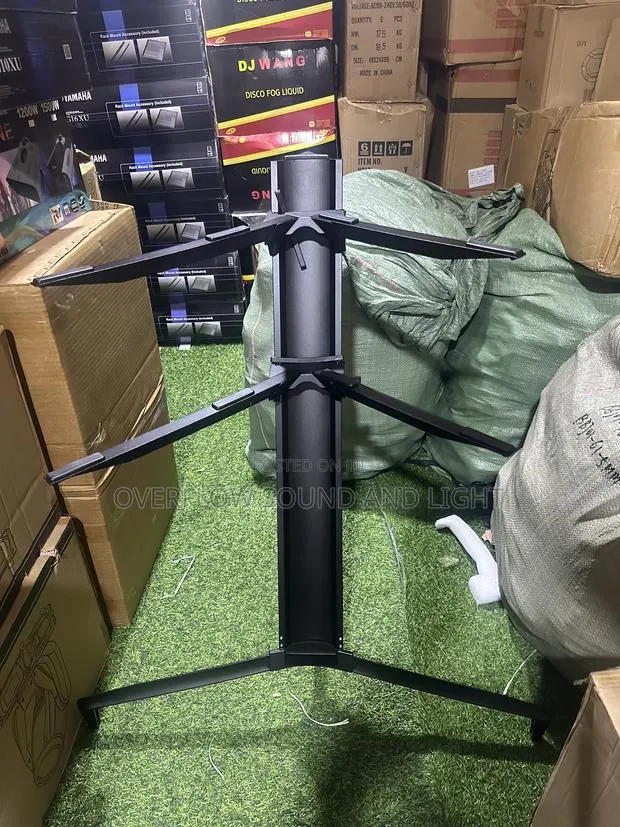 Heavy Duty Black Tower Keyboard Stand · Photo 1