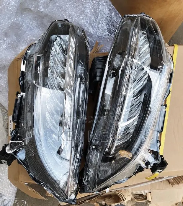 Honda Civic 2018 Headlight · Photo 1