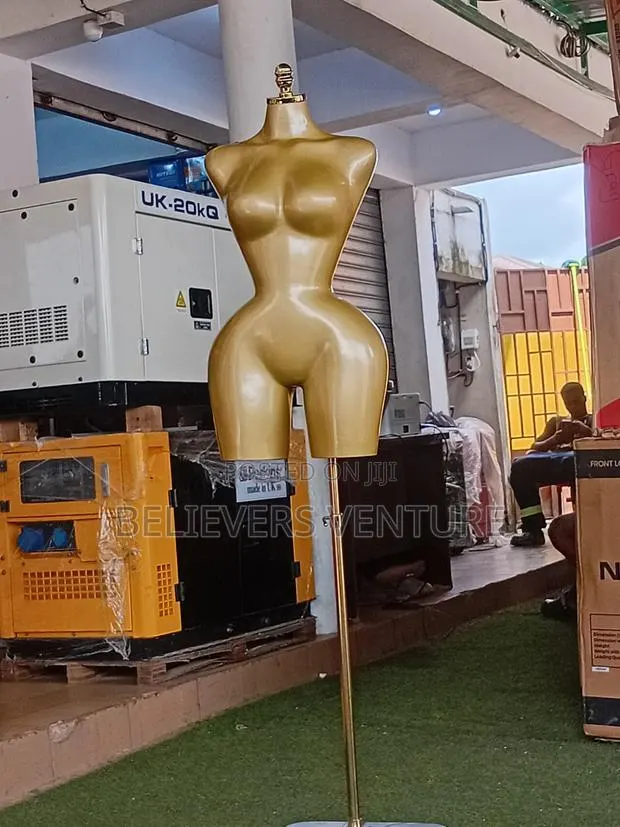 Boutique Display Mannequin With Stable Base · Photo 1