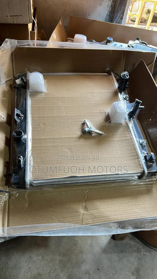 Toyota Belta 2007 2008 2009 2010 2011-2016 Radiator (Water Tank) · Photo 1
