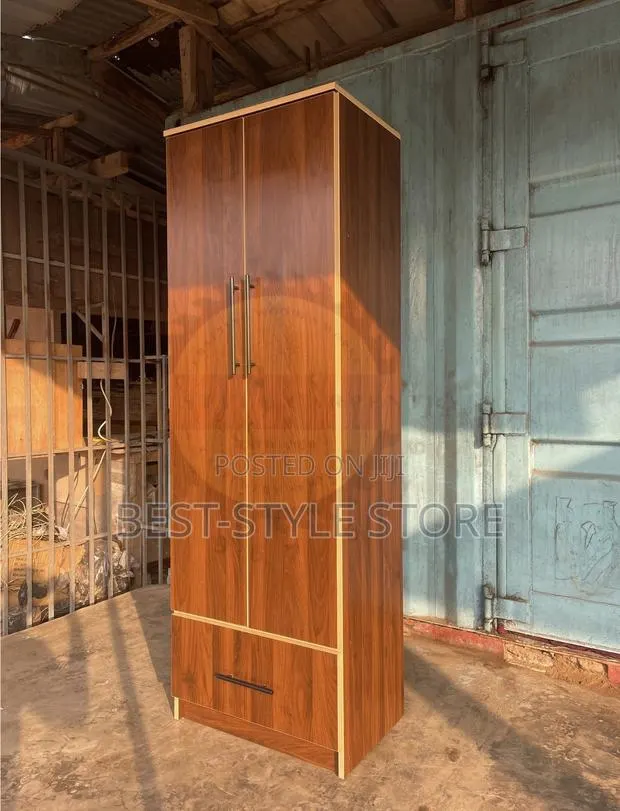 Wardrobe B004570 · Photo 1