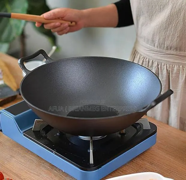 Cast Iron Wok Pan With Wooden Lid 36cm · Photo 1