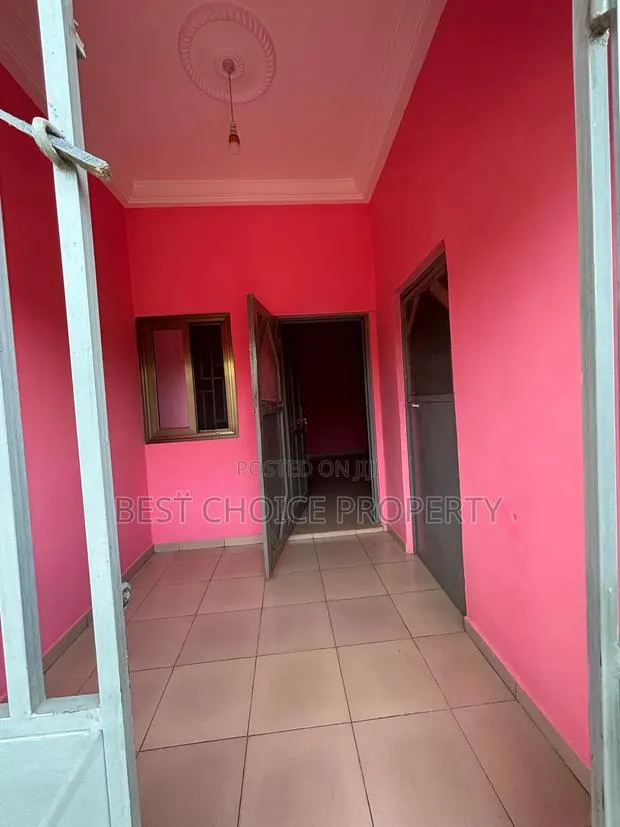 1bdrm Apartment in Survive School, Frafraha for rent · Photo 1