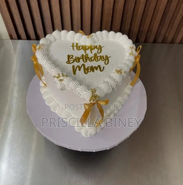 Yummy Vintage Whipped Cream Cake · Photo 1