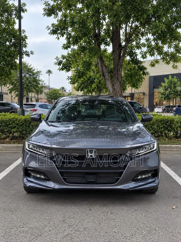 Honda Accord 2020 Silver · Photo 1