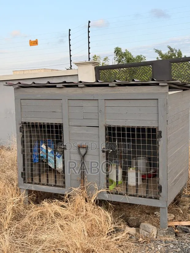 Double Wooden Pallet Dog Cage · Photo 1