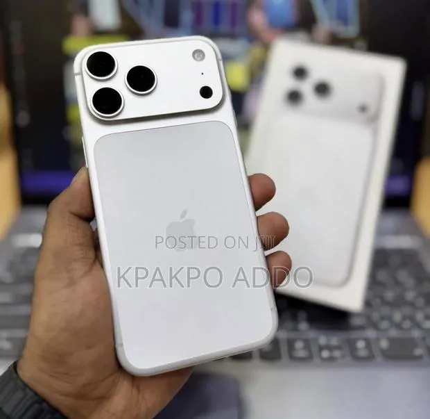 Apple iPhone 17 Pro Max 512 GB Silver · Photo 1