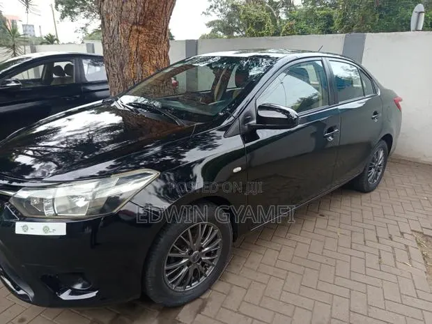 Toyota Yaris 2013 Black · Photo 1