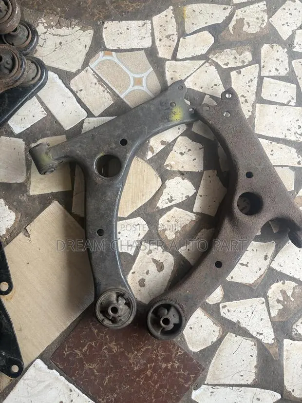 Toyota Corrola 2005-2016 Lower Arm Available (Pair ) · Photo 1