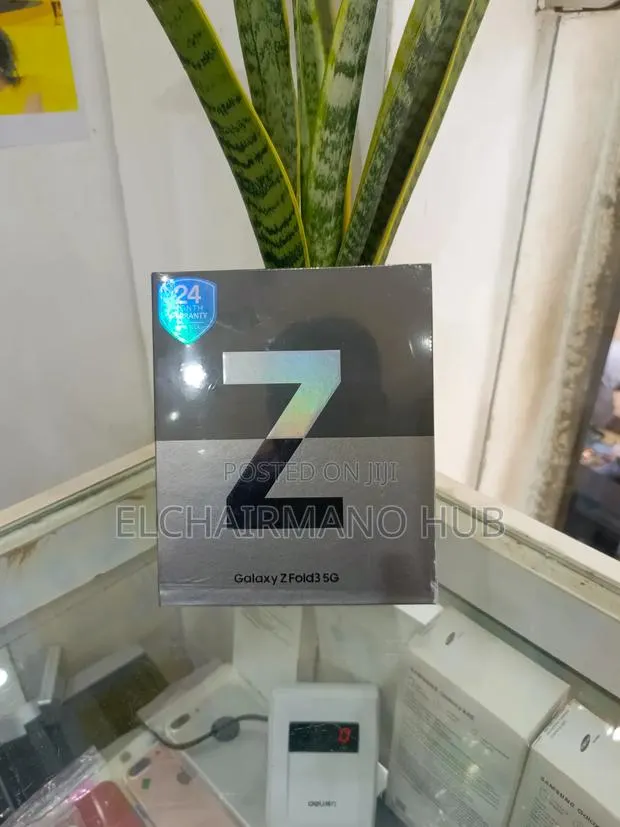 New Samsung Galaxy Z Fold 3 256 GB Black · Photo 1