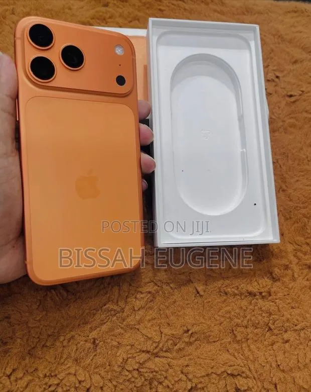 Apple iPhone 17 Pro Max 256 GB Orange · Photo 1