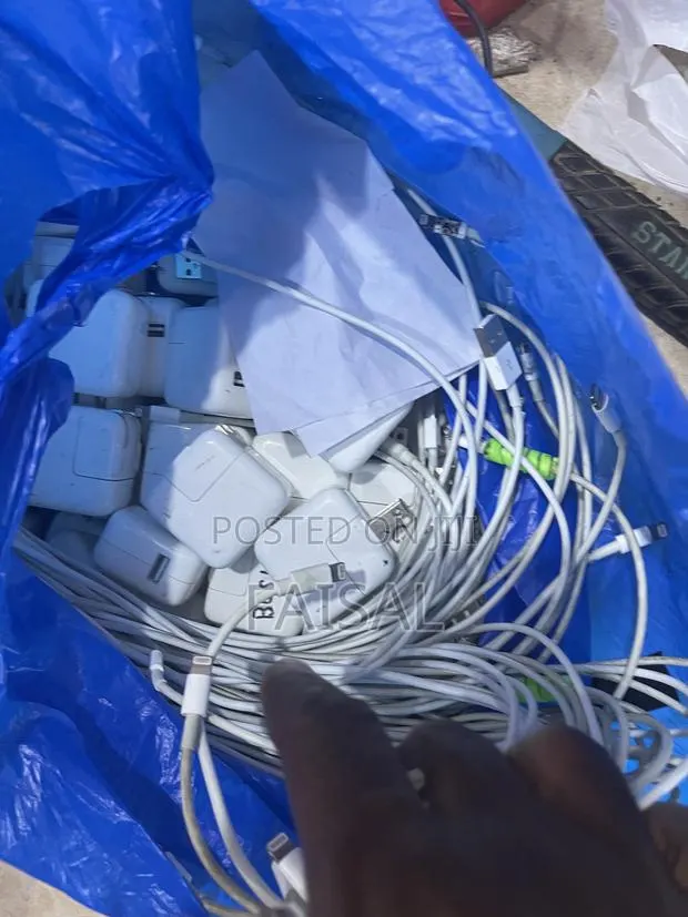 Original Uk Used iPhone Chargers · Photo 1