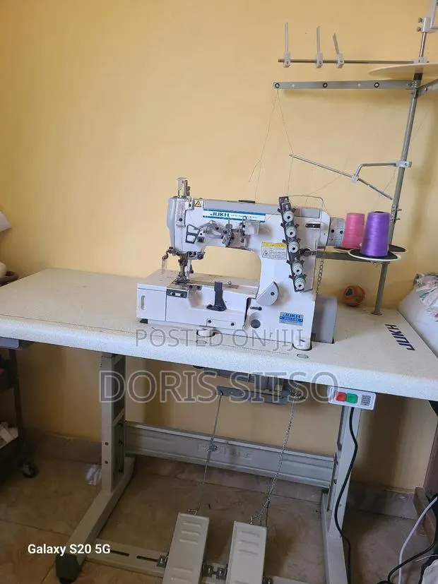 Flatlock Sewing Machine · Photo 1