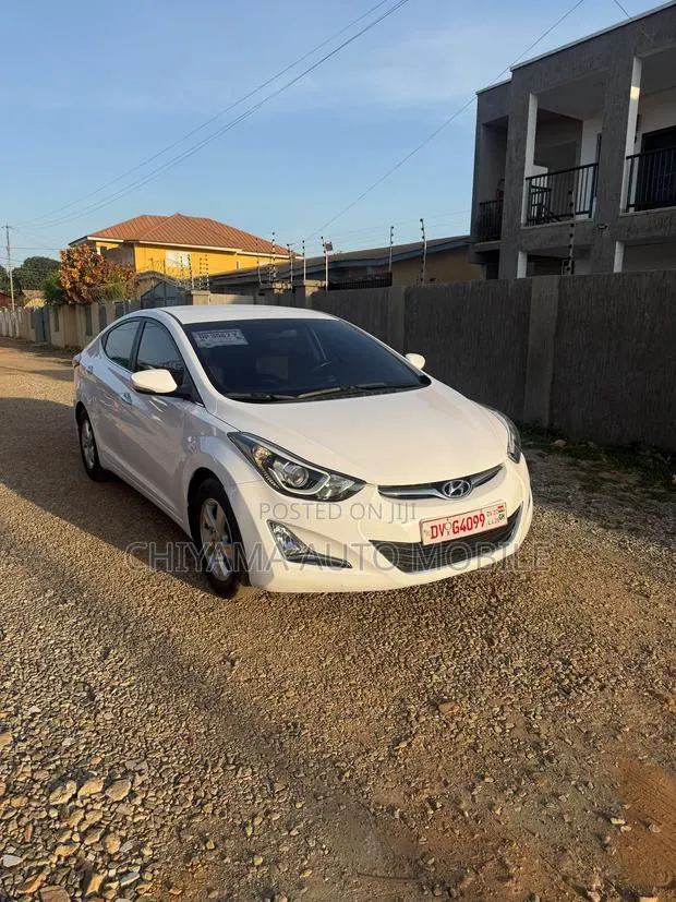 Hyundai Avante 2016 White · Photo 1