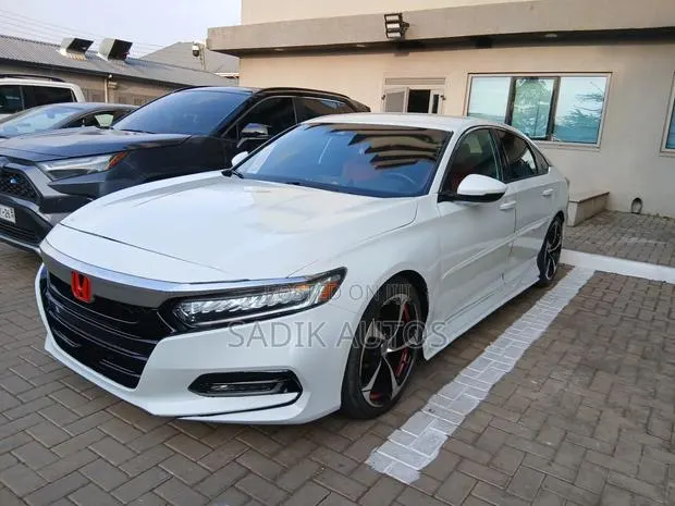 Honda Accord Sport (1.5L 4cyl Turbo CVT) 2019 White · Photo 1